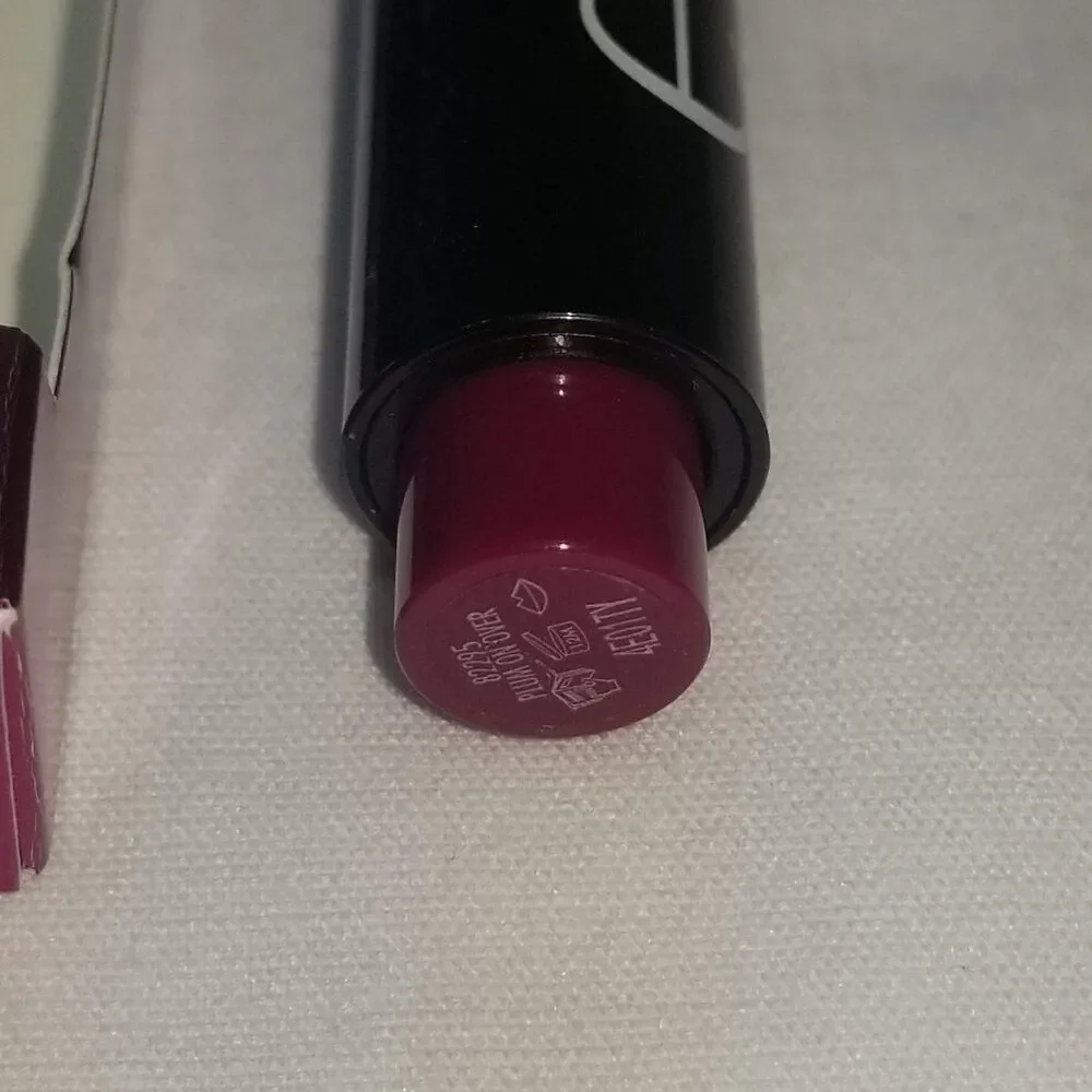 e.l.f. Cosmetics - Pout Clout Lip Plumping Pen - Plum on Over